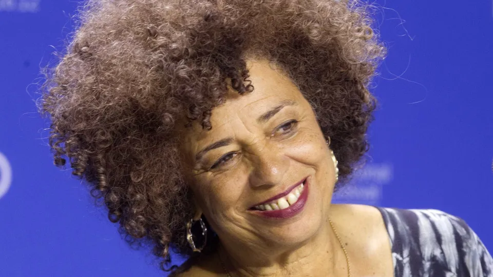 Na Flip, Angela Davis diz que Brasil não pode eleger Bolsonaros