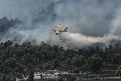 Incêndios na França e Espanha deixam mais de 325 mil desalojados