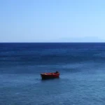 Homem é resgatado após um mês à deriva no mar: