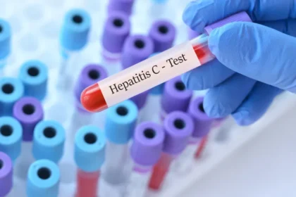 Mortalidade por hepatite viral atinge 1 a cada 5 pacientes com 80 anos no SUS