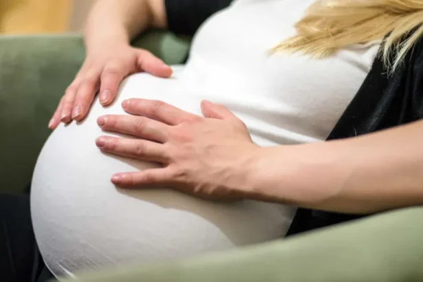 Espanha apura possível rede de barriga de aluguel em partos de brasileiras