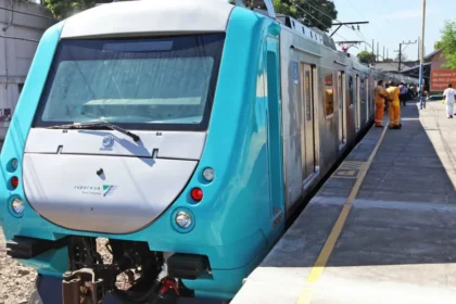 Trens do RJ têm trechos suspensos e atrasos após ventos fortes