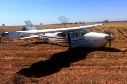 Caças da FAB atiram contra avião suspeito vindo da Bolívia