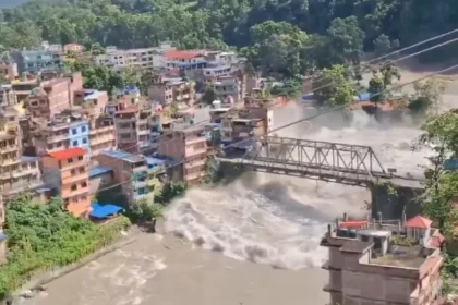 Enchentes no Nepal e no Tibete deixam 98 mortos e 834 desaparecidos