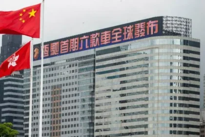 Fundador da Evergrande é condenado à prisão perpétua na China